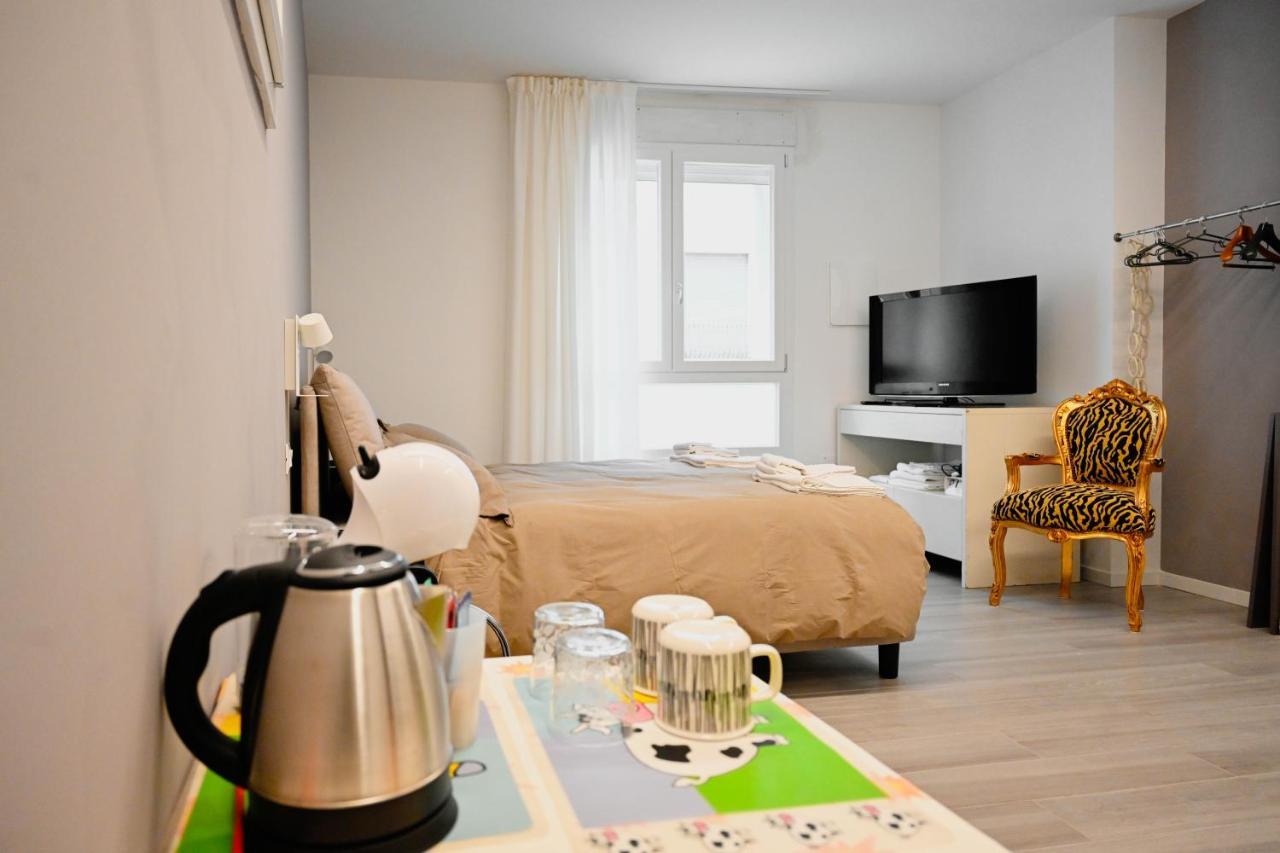 Cozy Studio Downtown Apartment Басано дел Грапа Екстериор снимка